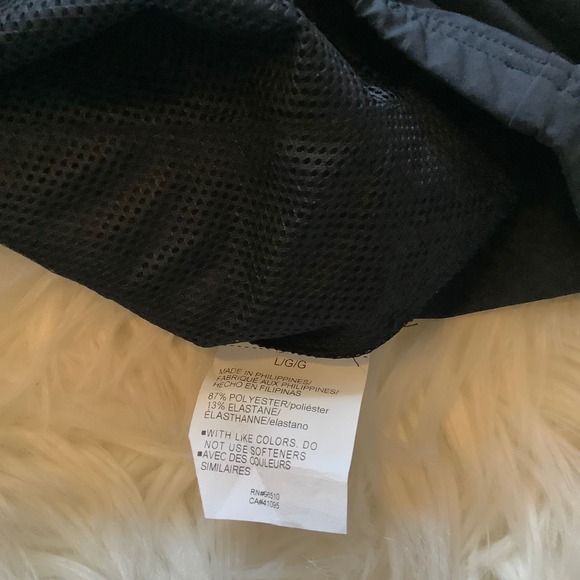 NWT Under Armour Women's Black Lightweight Quarter Zip Pullover Jacket Large UA - Picture 7 of 11